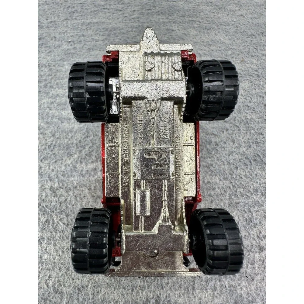 ROAD CHAMPS Vintage Die Cast #24 Coyote Red Jeep T5